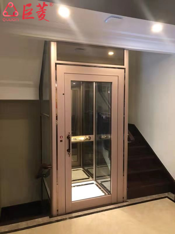 二层复式阁楼业主是怎样安装一台别墅电梯提高房间空间利用率？